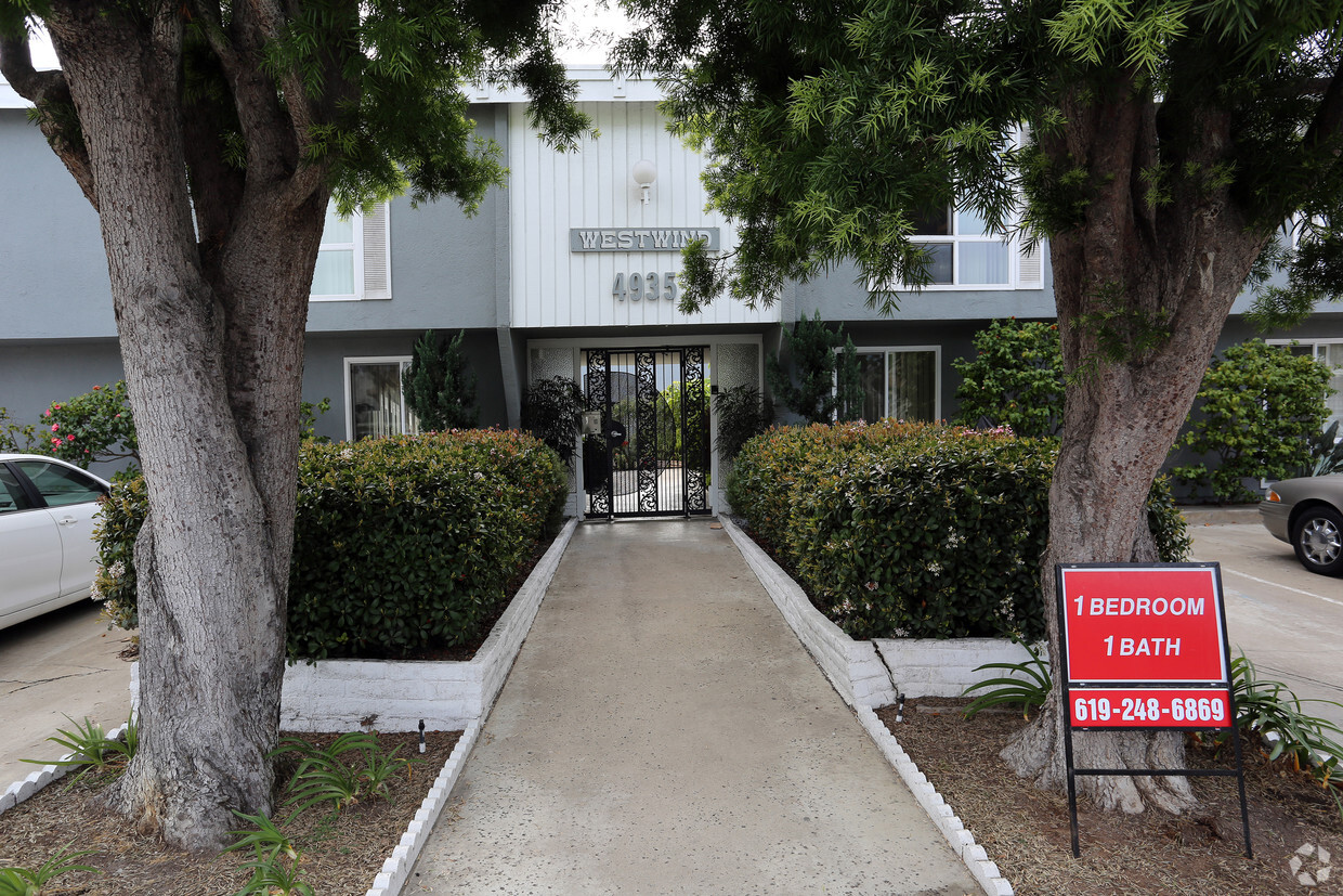 Primary Photo - 4935 Niagara Ave