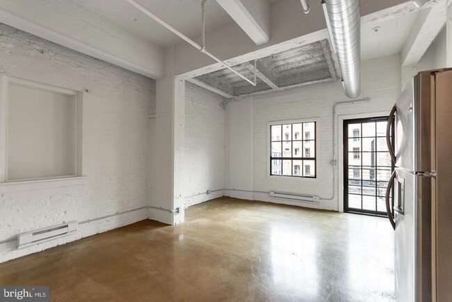 Building Photo - 412-26 S 13th St