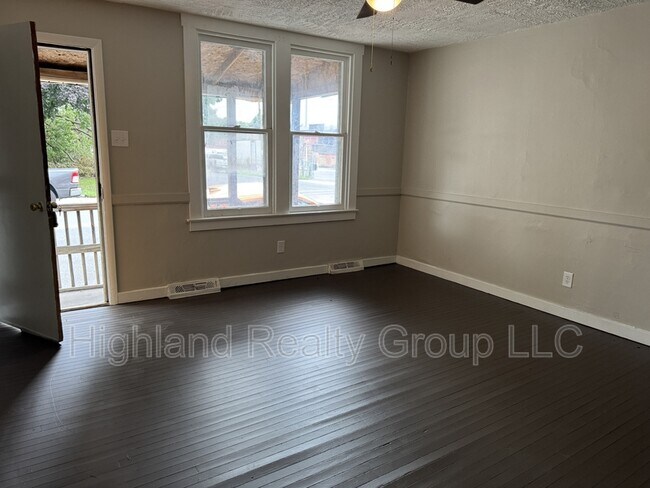 Building Photo - 110 S 9th St