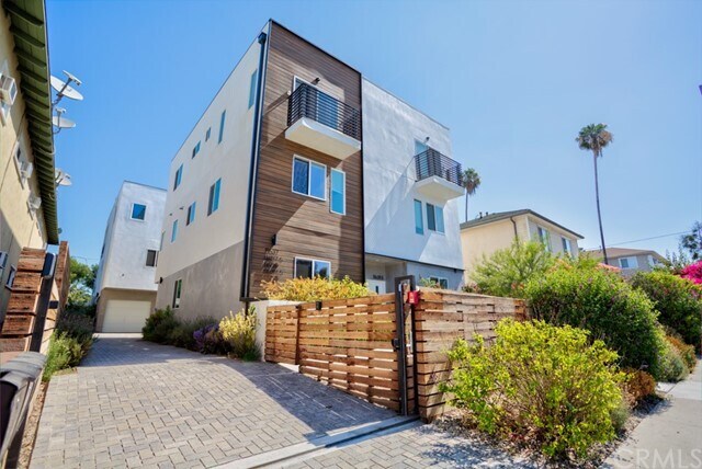 Foto principal - 11637 Burbank Blvd