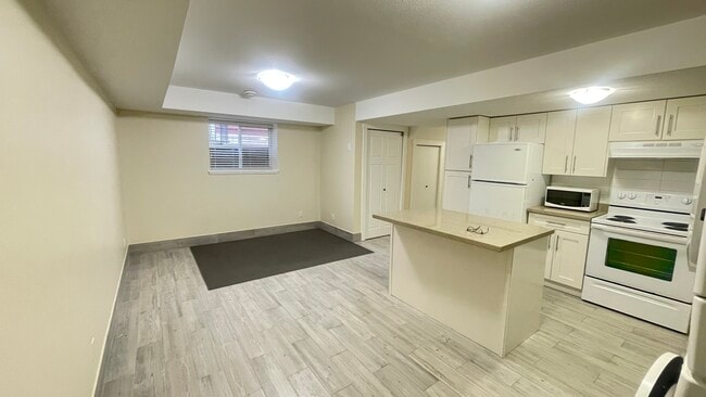 Building Photo - 7324 191B St