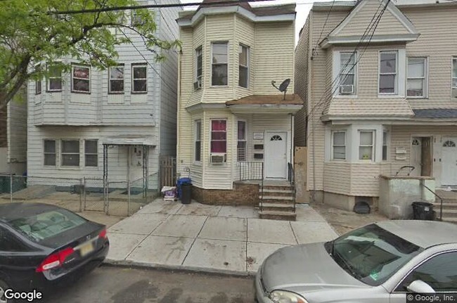 Building Photo - 168 PARKER ST