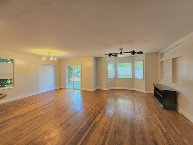 Building Photo - 206 Berry Rd