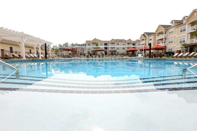 Nuestra piscina está abierta todo el año para tu comodidad. - Tyler's Ridge at Sandhills