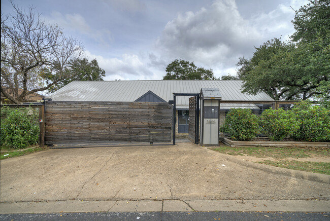 PRIVATE AND SECURE ENTRANCE - 3805 southridge dr