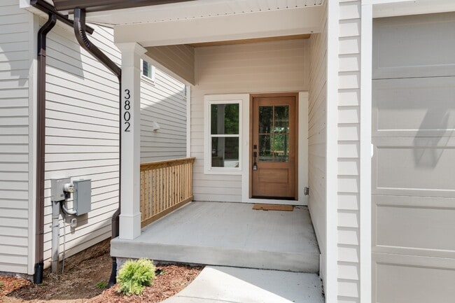 Photo - 3802 Syfert Ln (Nashville, TN) House