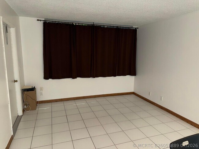 Foto del edificio - 9450 Live Oak Pl