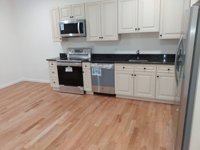 Brand new kitchen - 265 Essex St