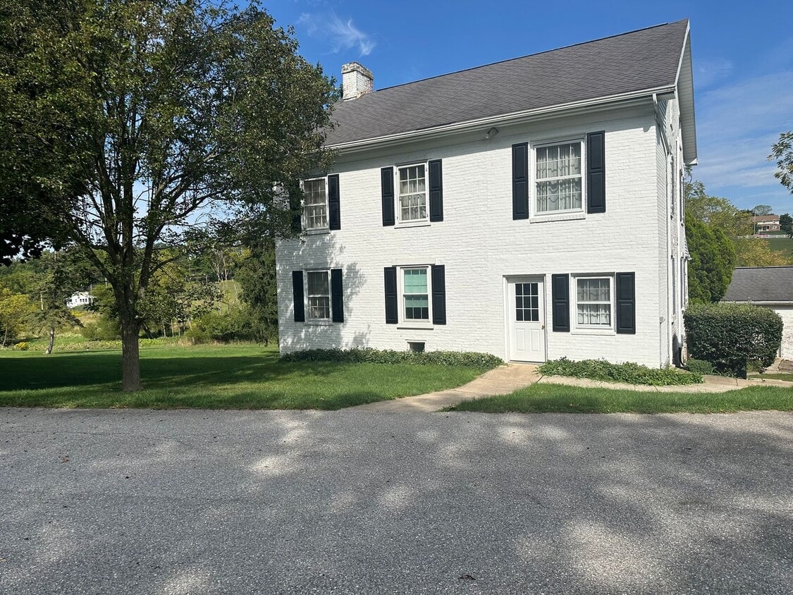 Primary Photo - Beautiful 4 bedroom home in York, PA!
