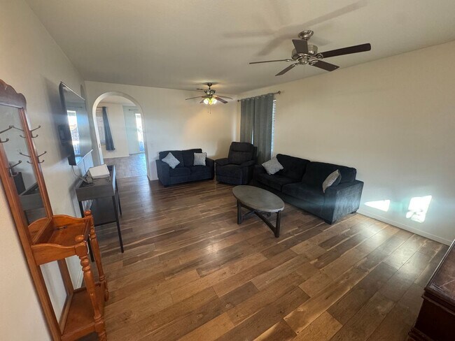 Foto del edificio - Beautiful Corner Lot