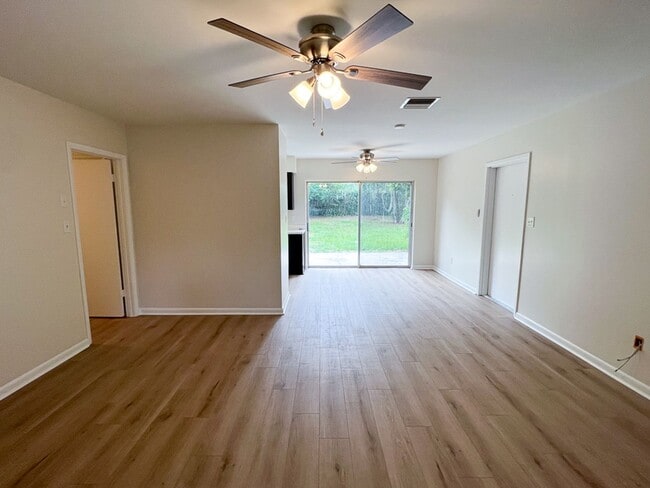 Building Photo - 3BR/1BA Pet Friendly House in NW Gainesvil...