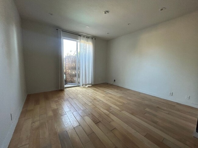 Foto del edificio - 10210 Newville Ave