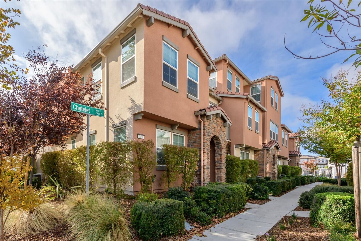 Primary Photo - Modern Living in Natomas!