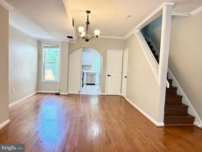 Foto del edificio - 1004 Girard St NW