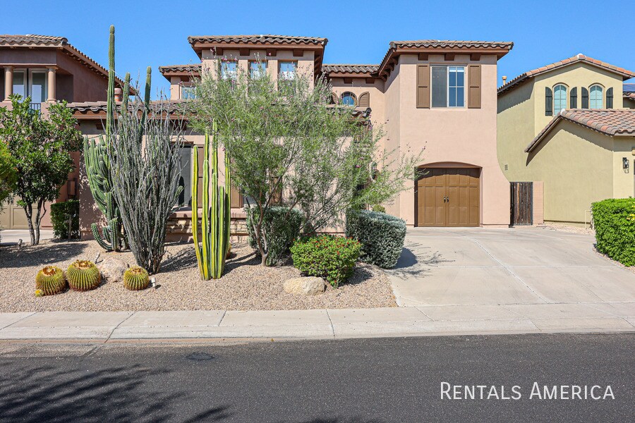 Foto principal - 3966 E Crest Ln