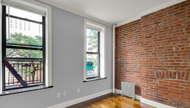 Foto del edificio - 438 W 52nd St
