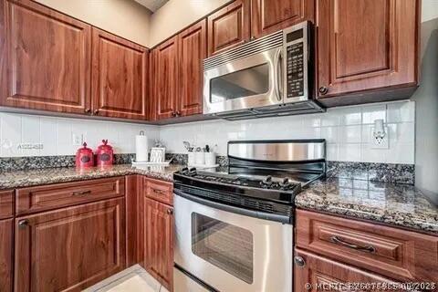 Foto del edificio - 14181 Castlerock Way