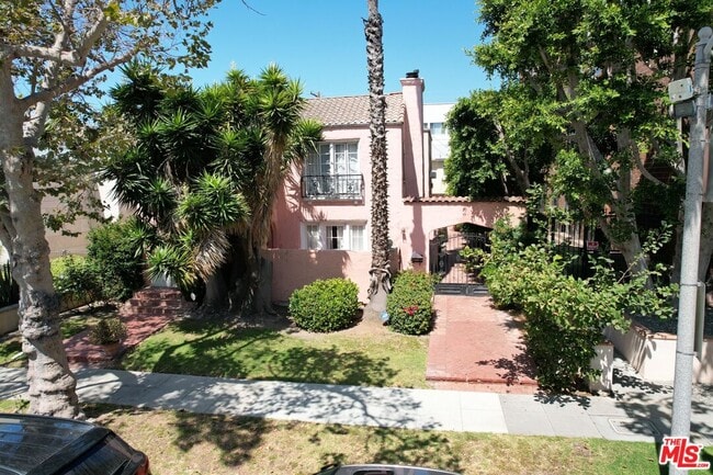 Building Photo - 137 S Rexford Dr