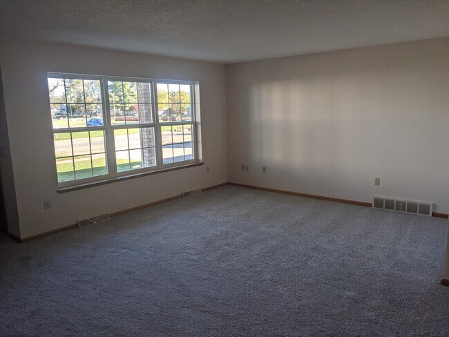 Building Photo - 311 Summit Dr