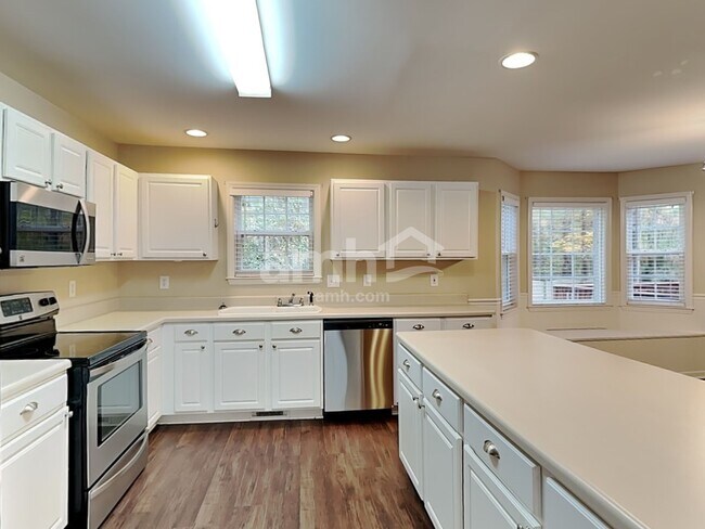 Foto del edificio - 6520 Austin Creek Dr