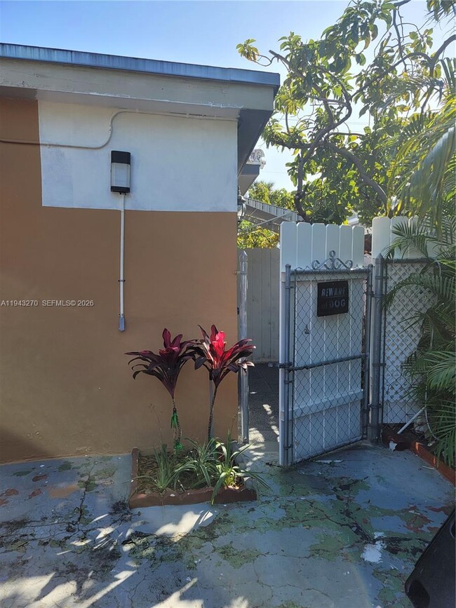 Foto del edificio - 7545 Mutiny Ave