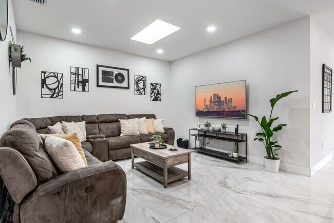 Foto del edificio - 828 SW 14th Ct