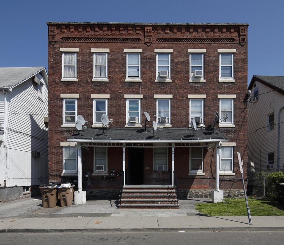 Primary Photo - 64 Garden St