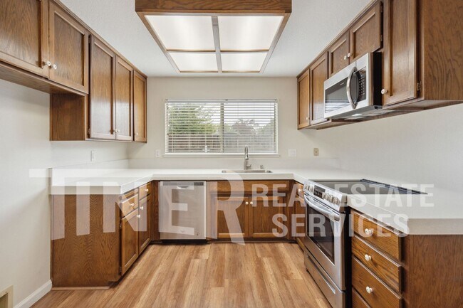 Building Photo - Beautiful Home with Open Floor Plan!