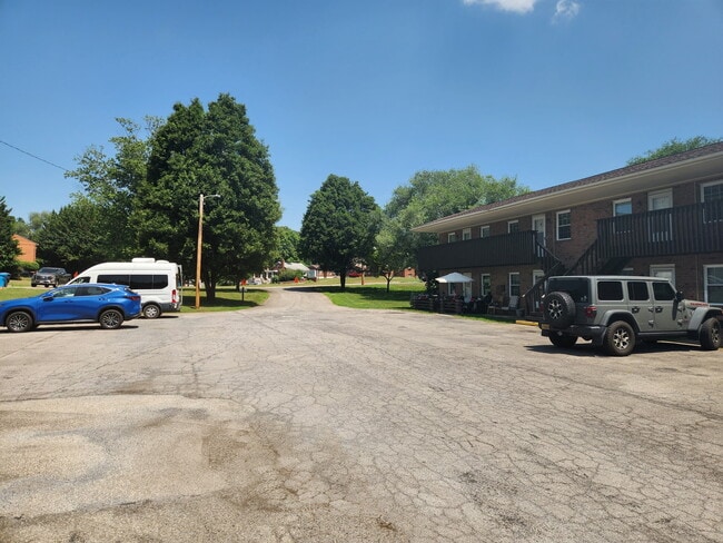 Building Photo - 103 Wildhurst Ave NE