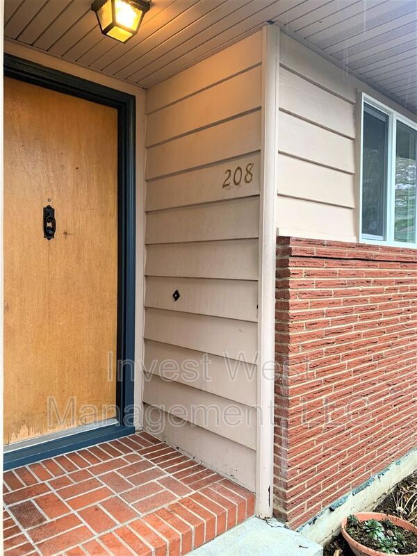 Building Photo - 208 W 30th St