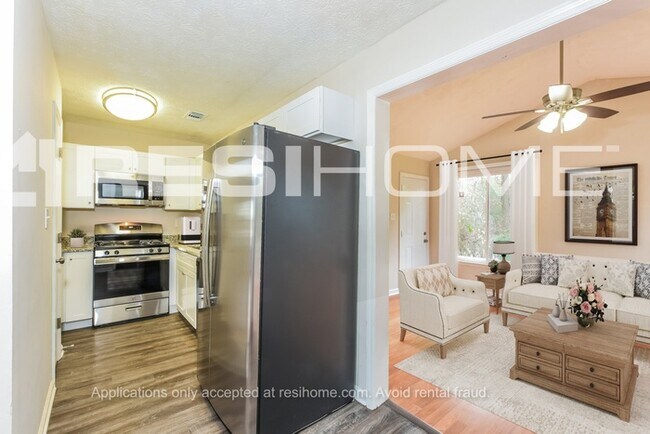 Building Photo - 623 Crestmont Ct