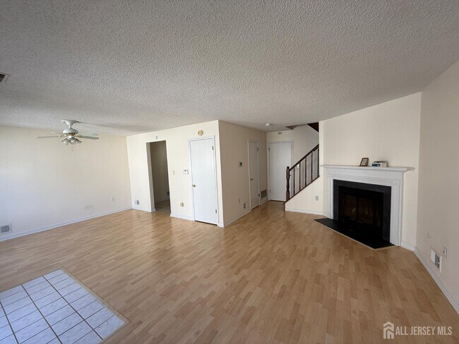Building Photo - 207 Darwin Ln