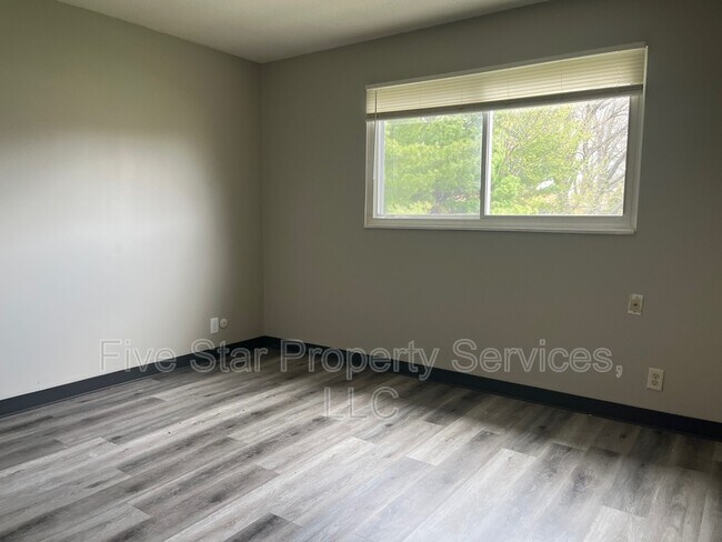 Building Photo - 2119 Saratoga Dr