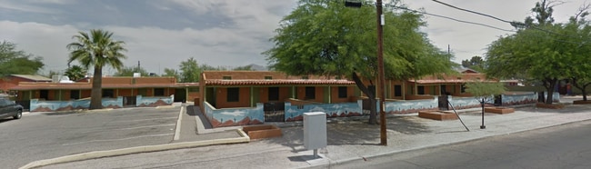 Building Photo - 115 E Alturas St