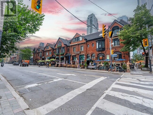 Building Photo - 290-3290 Adelaide St W
