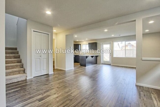 Building Photo - 4 Bed, 2.5 Baths Home in Hearthwood Neighb...