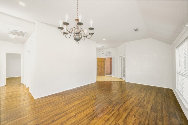 Foto del edificio - 8300 Rayburn Ln