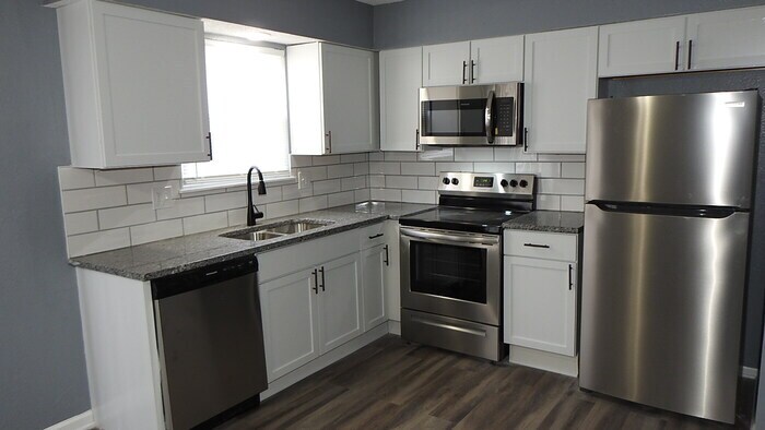 Foto principal - Blue Springs - 2 bed - 1.5 bath Townhome
