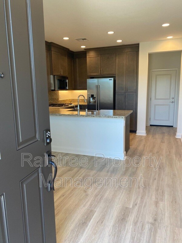 Building Photo - 2143 Solara Ln