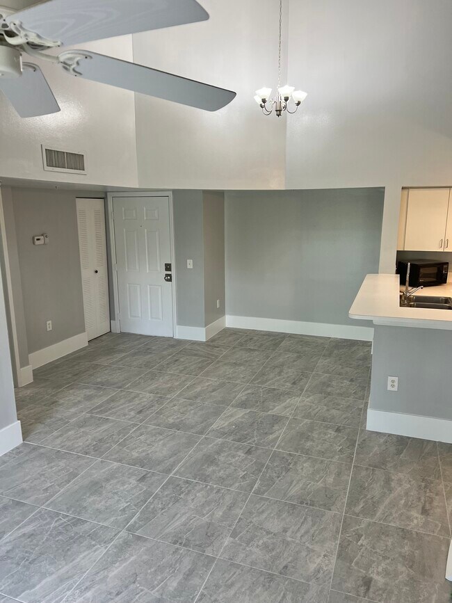 Foto del edificio - 1220 Wildwood Lakes Blvd