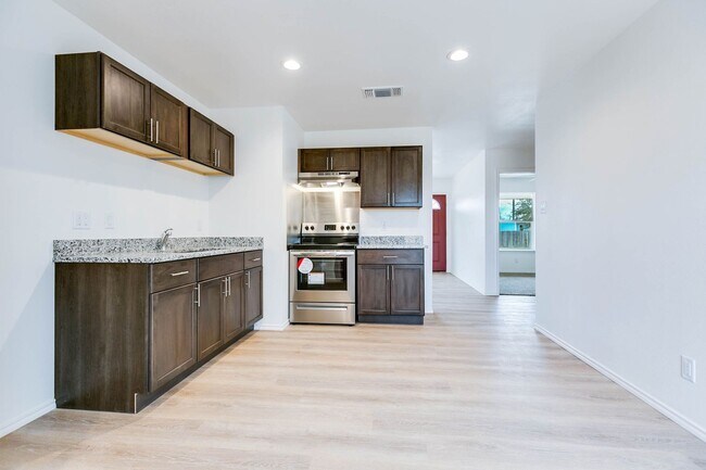 Foto del edificio - Updated 3 Bedroom Home For Lease!!