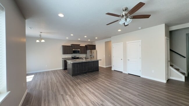 Foto del edificio - 3-BEDROOM HOUSE FOR RENT IN NORTH SALT LAKE
