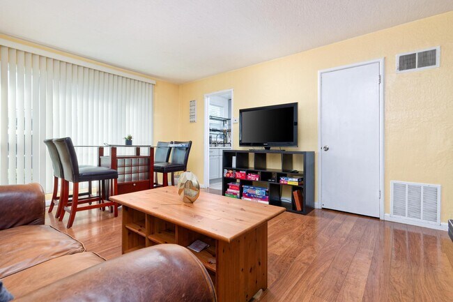 Foto del edificio - 277 Westwood St