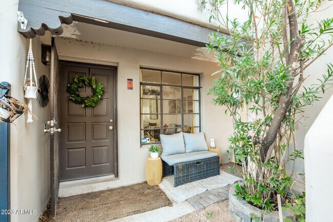 Foto del edificio - 1449 E Highland Ave