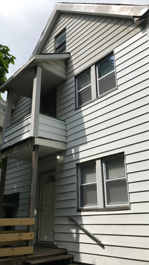 Foto del edificio - 2971 E 66th St