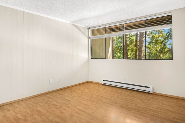 Building Photo - Great Grass Lawn Community Condo