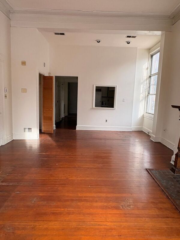 Foto del edificio - 214 W Monument St