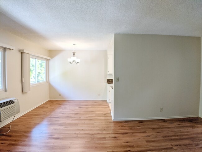 Building Photo - Oakland Manor