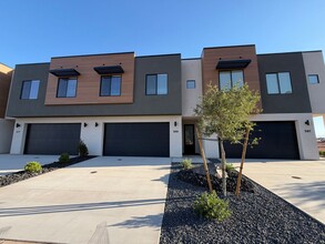 Building Photo - 589 E Hemsworth Ln
