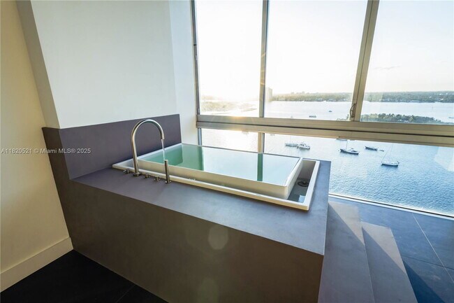 Foto del edificio - 7934 West Dr